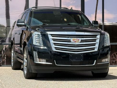 Used 2019 Cadillac Escalade ESV Luxury image 19