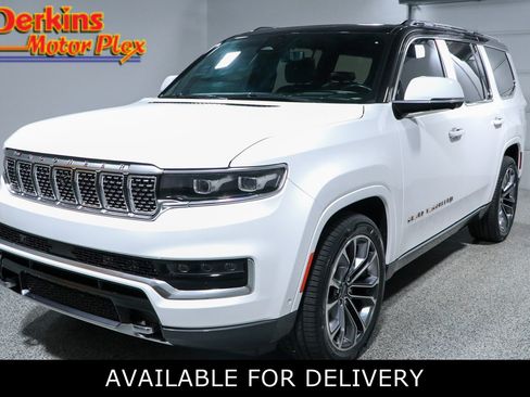 Used 2022 Jeep Grand Wagoneer Series III w/ HD Trailer Tow Package AWD/4WD image 1