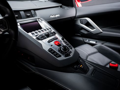 Used 2014 Lamborghini Aventador LP 700-4 image 40