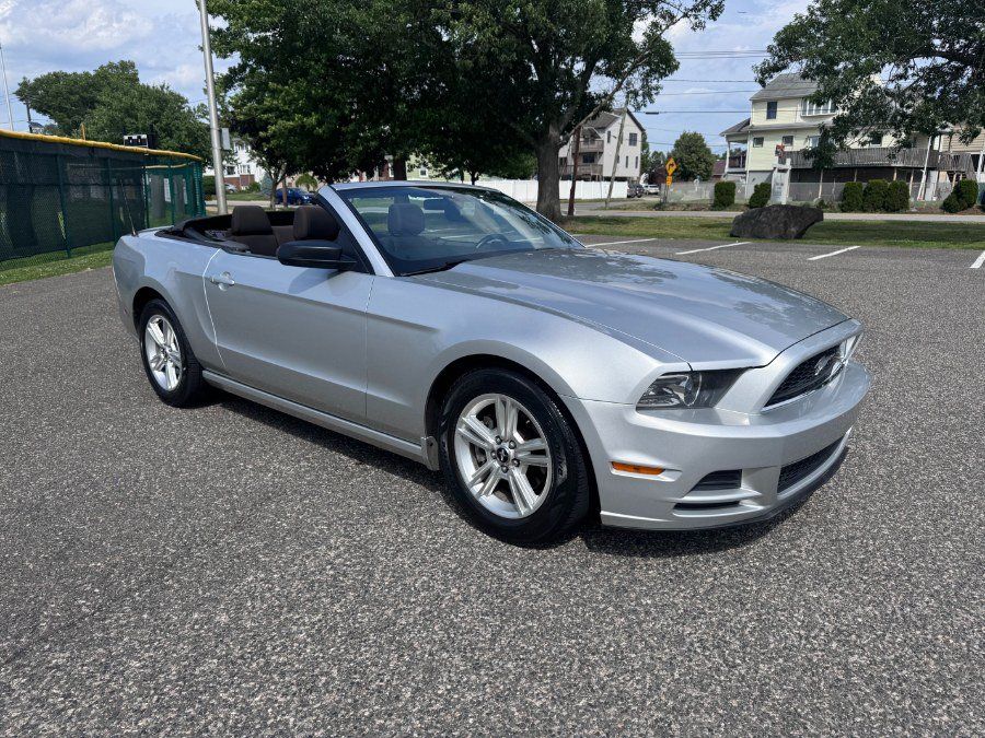 Used 2013 Ford Mustang Convertible RWD image 12