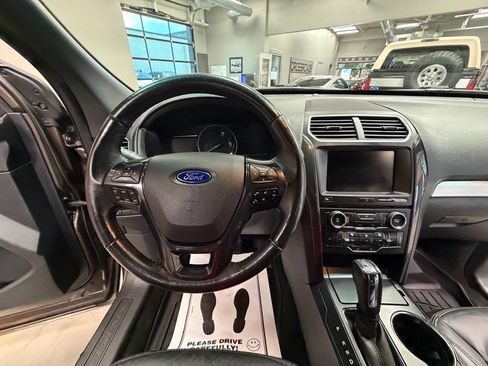 Used 2016 Ford Explorer XLT w/ Equipment Group 202A AWD/4WD image 11