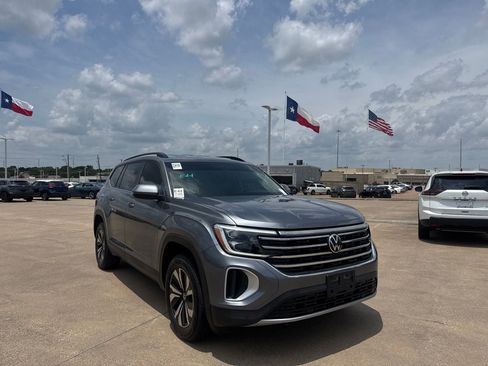 Used 2024 Volkswagen Atlas SE FWD image 1