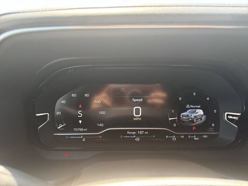 Used 2023 GMC Yukon Denali RWD image 32