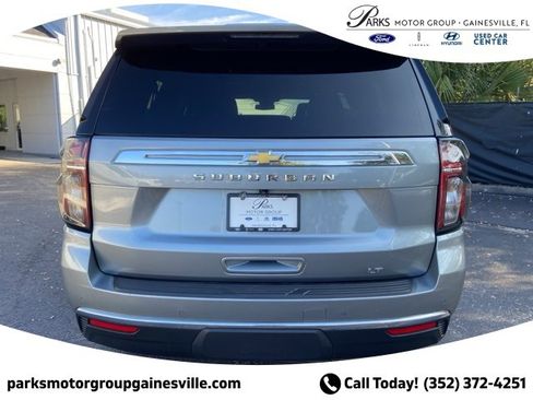 Used 2024 Chevrolet Suburban LT image 4