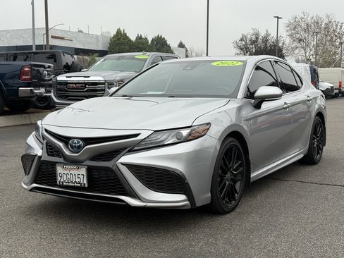 Used 2022 Toyota Camry XSE image 9