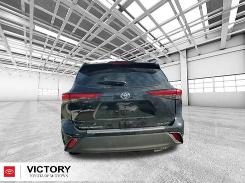 Certified 2023 Toyota Highlander XLE image 4