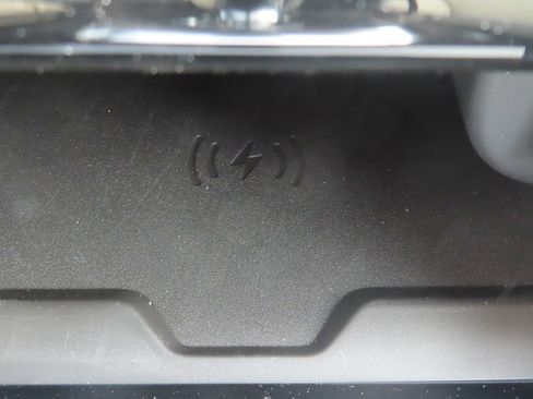 Used 2023 Land Rover Discovery Sport S image 36