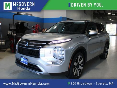 Used 2025 Mitsubishi Outlander SE AWD/4WD image 1