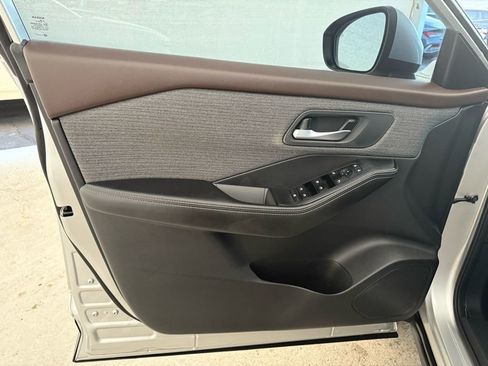 Used 2021 Nissan Rogue SV image 23