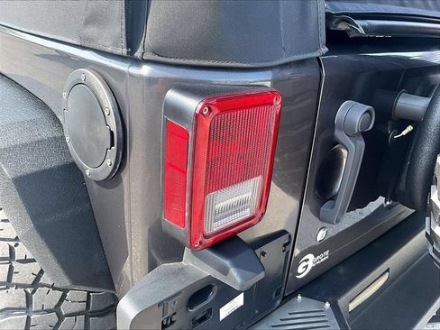 Used 2016 Jeep Wrangler Sahara w/ Connectivity Group AWD/4WD image 31
