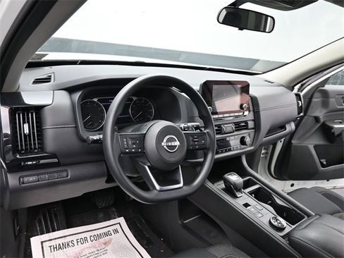 Used 2024 Nissan Pathfinder S image 13