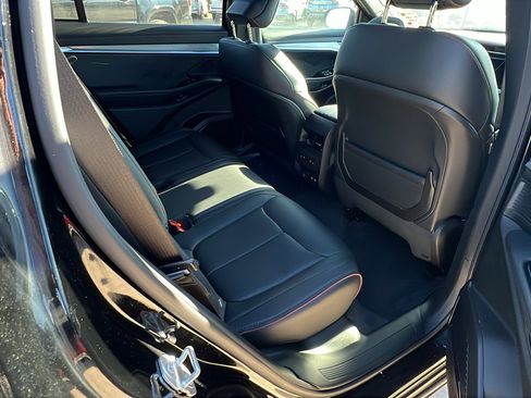 Used 2024 Jeep Wagoneer Launch Edition image 23