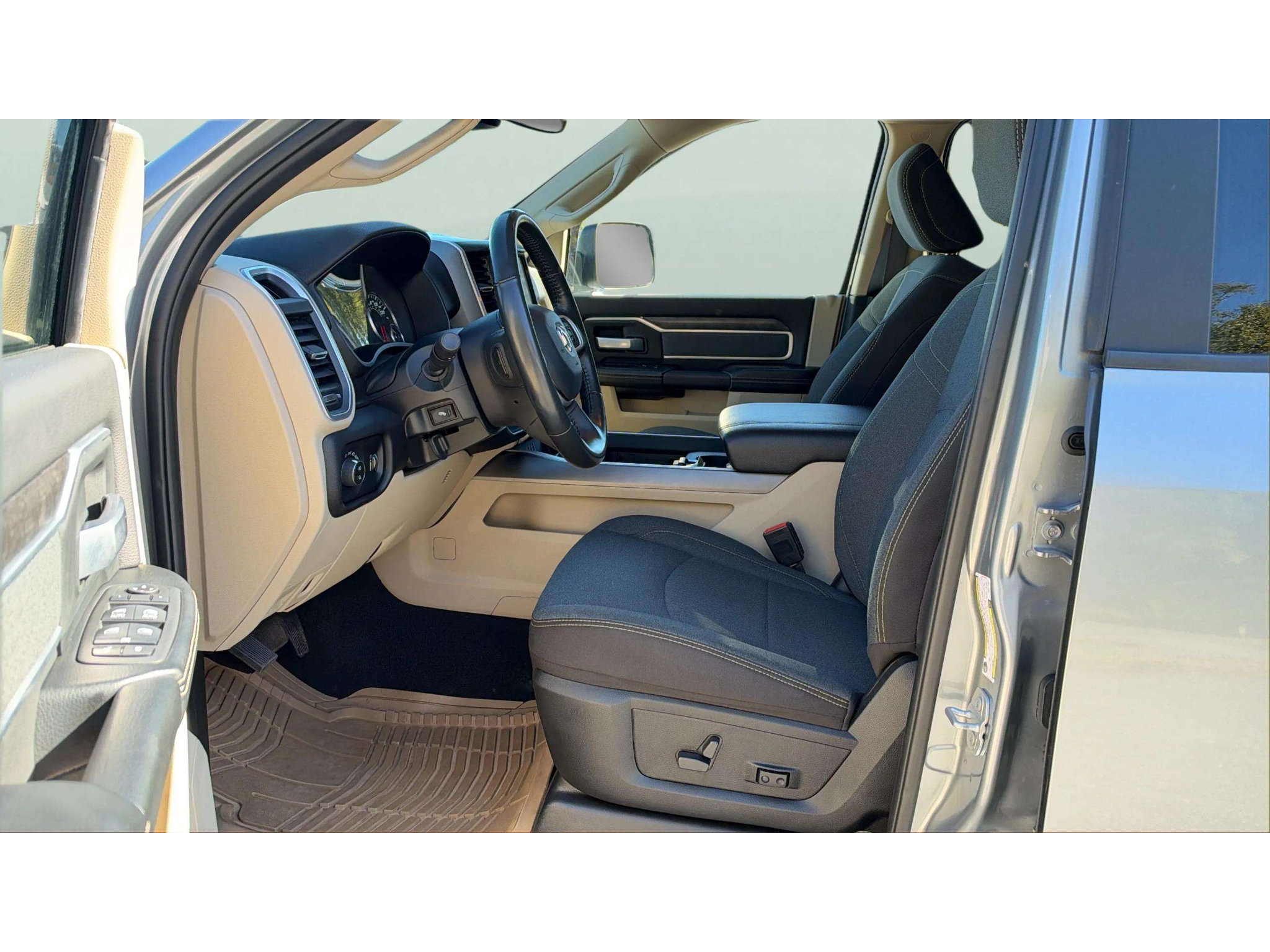 Used 2022 RAM 2500 Big Horn w/ Level C Equiment Group AWD/4WD image 10