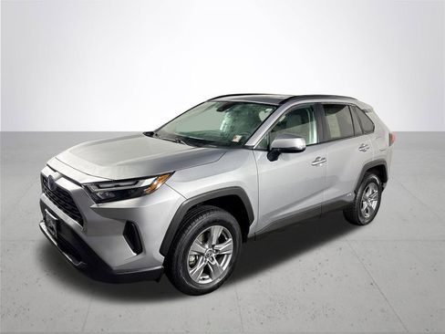 Used 2022 Toyota RAV4 XLE image 2