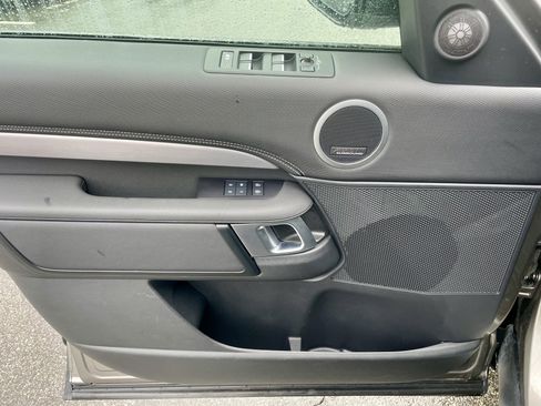 Certified 2024 Land Rover Discovery Dynamic SE image 12