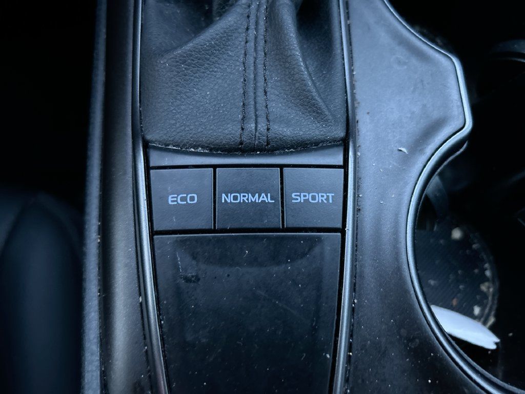 Used 2024 Toyota Camry SE FWD image 32
