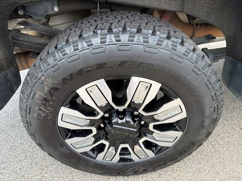 Used 2024 Chevrolet Silverado 3500 High Country w/ High Country Premium Package AWD/4WD image 17