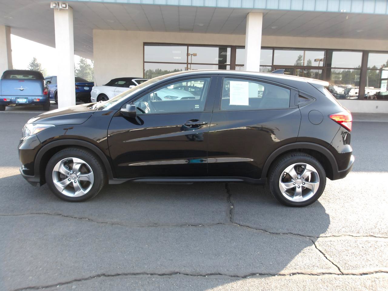 Used 2017 Honda HR-V LX image 2