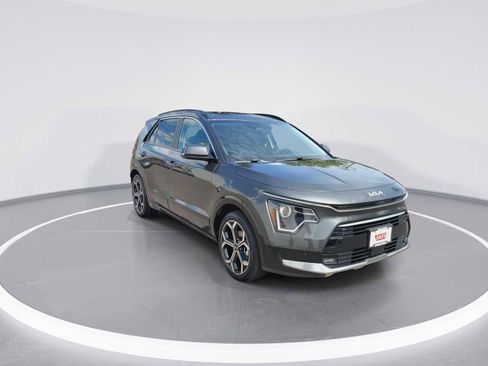 Used 2023 Kia Niro EX Touring FWD image 2