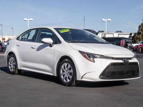 Used 2022 Toyota Corolla LE image 1