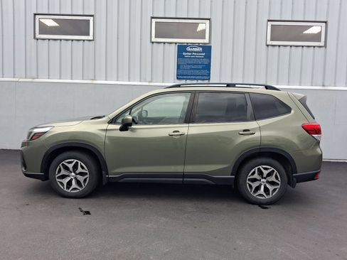 Used 2019 Subaru Forester Premium w/ All-Weather Package AWD/4WD image 2