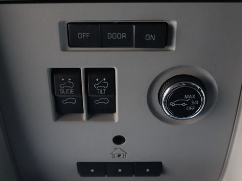 Used 2019 Chevrolet Suburban LT RWD image 29