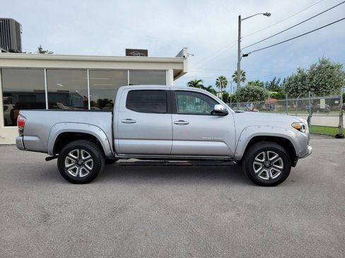 Used 2017 Toyota Tacoma Limited image 8