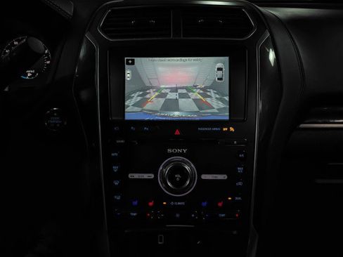 Used 2017 Ford Explorer Platinum image 28