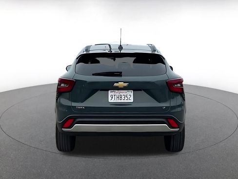 Used 2025 Chevrolet Trax LT image 12