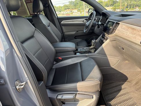 Used 2022 Volkswagen Atlas Cross Sport SE FWD image 33