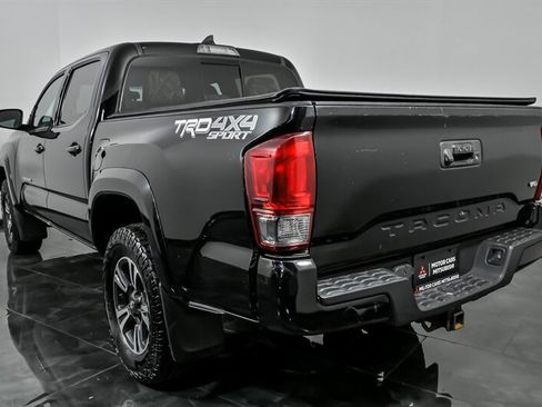 Used 2017 Toyota Tacoma TRD Sport w/ Tow Package (A/T) AWD/4WD image 8