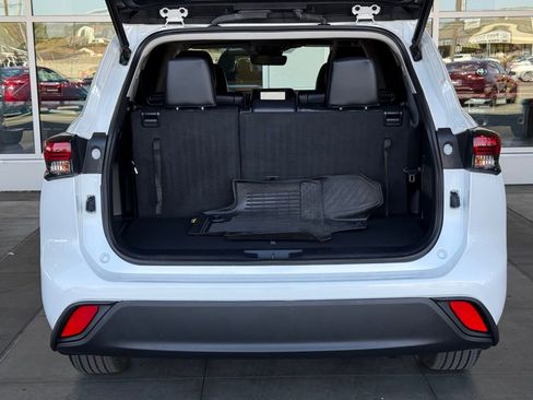Used 2023 Toyota Highlander XLE image 15
