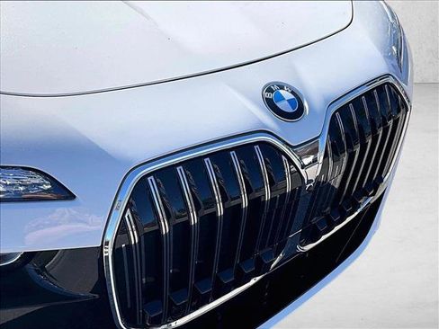 Used 2023 BMW 740i w/ Executive Package image 27