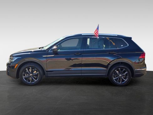 Used 2022 Volkswagen Tiguan SE w/ Panoramic Sunroof Package image 7