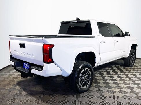 Certified 2024 Toyota Tacoma SR5 AWD/4WD image 8