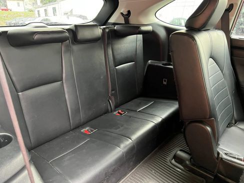 Used 2023 Toyota Highlander XLE AWD/4WD image 10