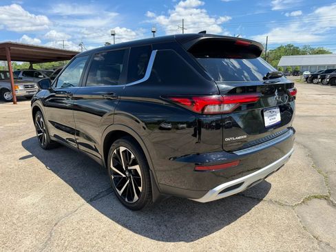 Used 2022 Mitsubishi Outlander SE FWD image 3