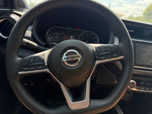 Used 2019 Nissan Kicks SV FWD image 18