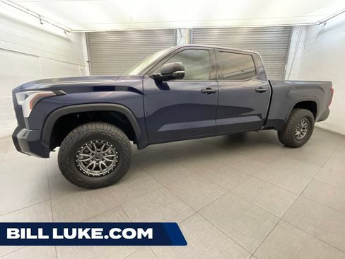 Used 2022 Toyota Tundra SR5 w/ SR5 Convenience Package AWD/4WD image 1