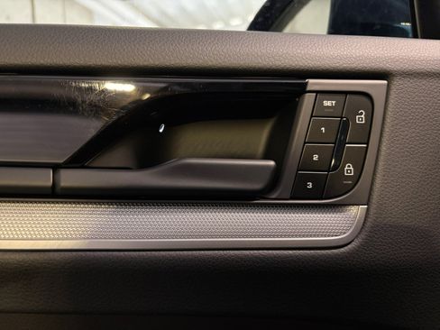 Certified 2026 Porsche Cayenne Coupe AWD/4WD image 21