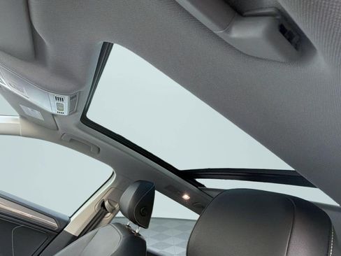 Certified 2023 Volkswagen Tiguan SE w/ Panoramic Sunroof Package AWD/4WD image 21