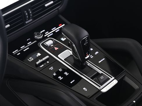 Certified 2023 Porsche Cayenne AWD/4WD image 34