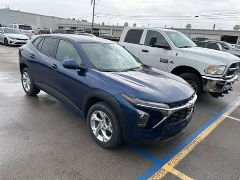 Used 2024 Chevrolet Trax LS w/ LS Convenience Package image 21