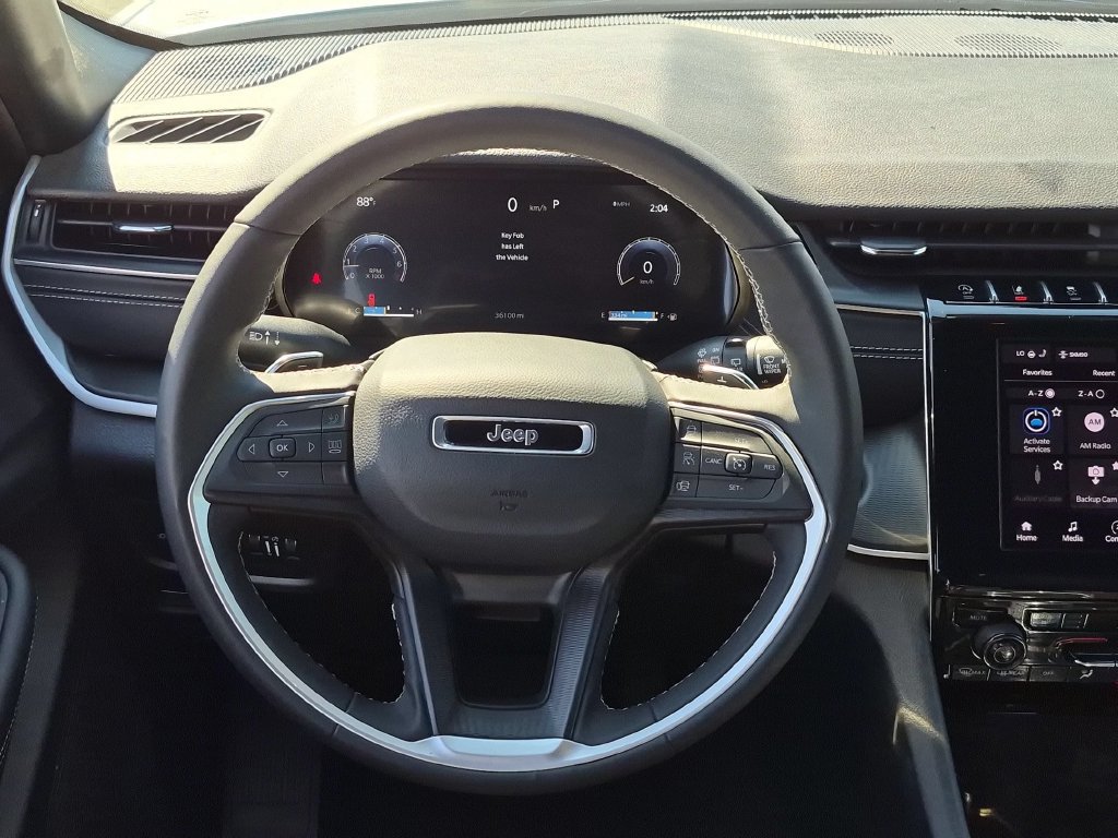 Used 2025 Jeep Grand Cherokee Altitude AWD/4WD image 23