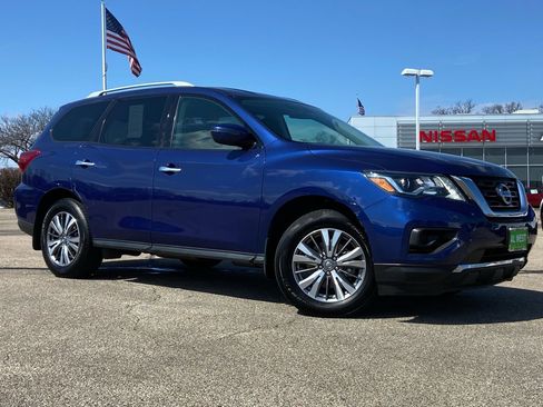 Used 2020 Nissan Pathfinder S image 1