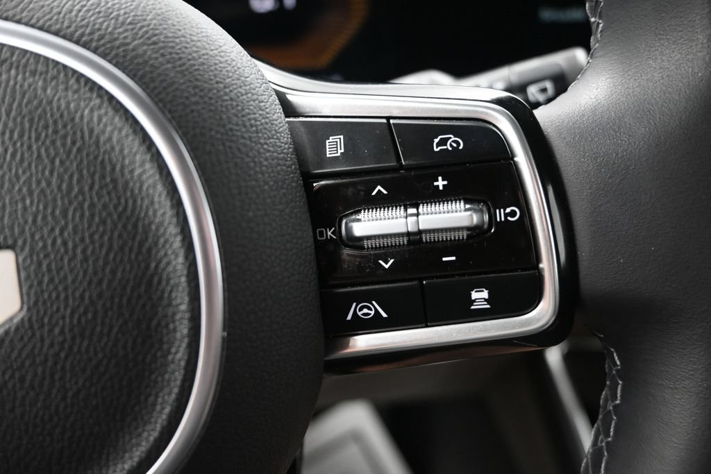 Certified 2026 Kia Carnival EX FWD image 25