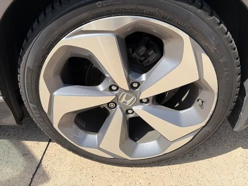 Used 2018 Honda Accord Touring image 8