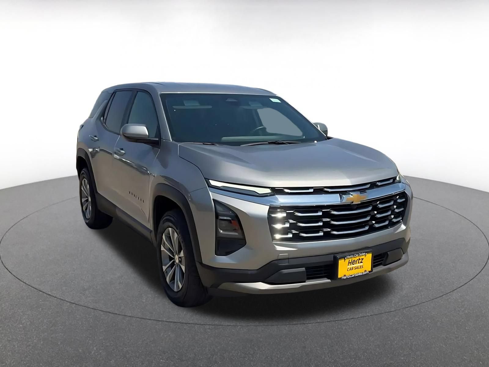 Used 2025 Chevrolet Equinox LT FWD image 2