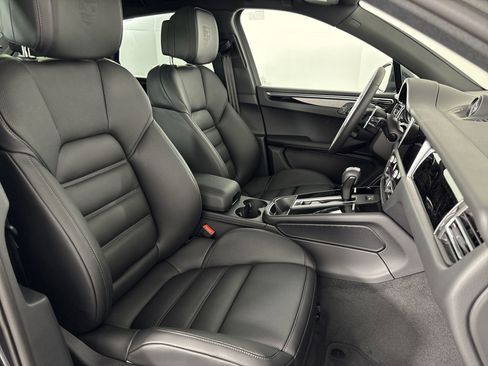 Certified 2025 Porsche Macan image 29