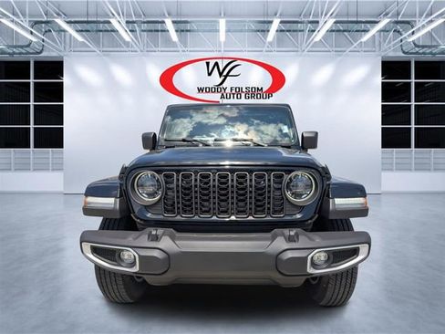 Used 2024 Jeep Gladiator Sport AWD/4WD image 8